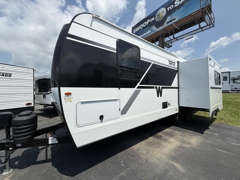 2027 Winnebago 2027 Winnebago Thrive - thumbnail 4