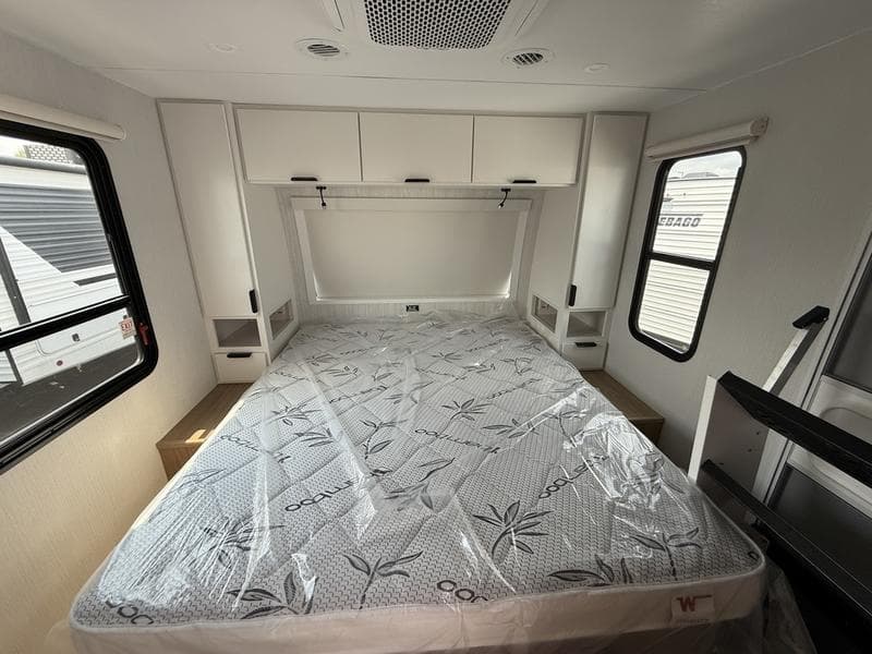 2027 Winnebago 2027 Winnebago Thrive - thumbnail 13