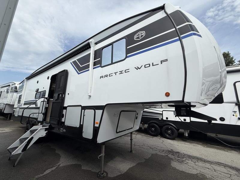 2027 Forest River Cherokee Arctic Wolf 285OPT