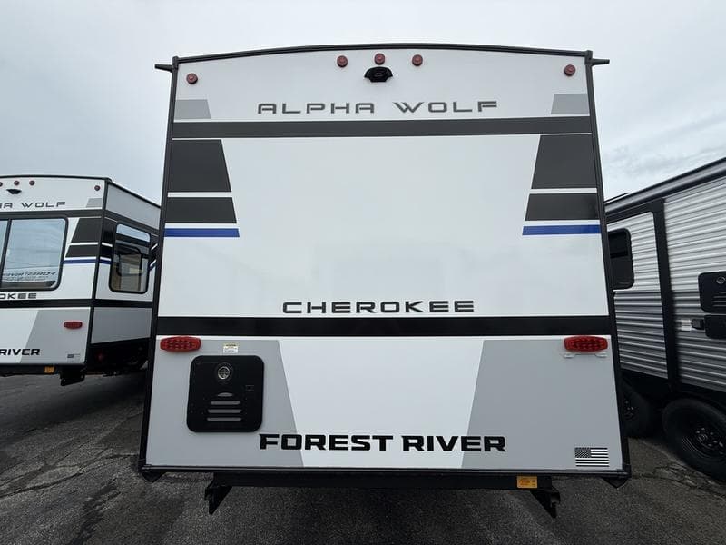 2027 Forest River 2027 Forest River Cherokee Alpha Wolf - thumbnail 4