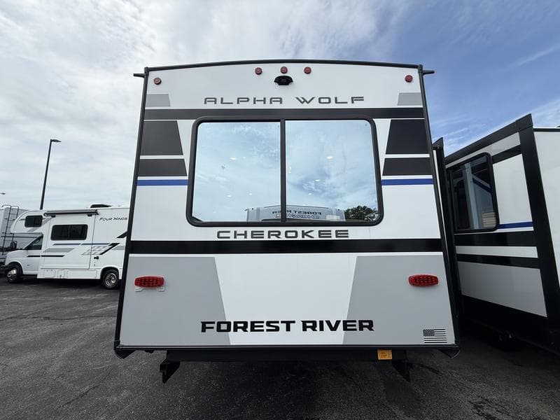 2027 Forest River 2027 Forest River Cherokee Alpha Wolf - thumbnail 4