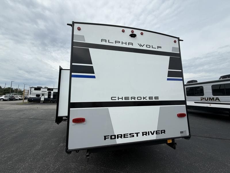 2027 Forest River 2027 Forest River Cherokee Alpha Wolf - thumbnail 4