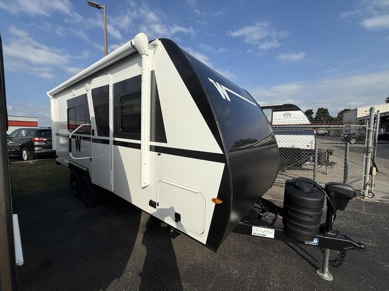 2027 Winnebago Micro Minnie 2000TRB