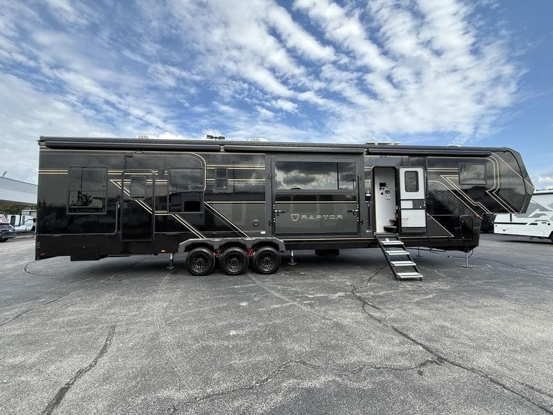2027 Keystone RAPTOR 444