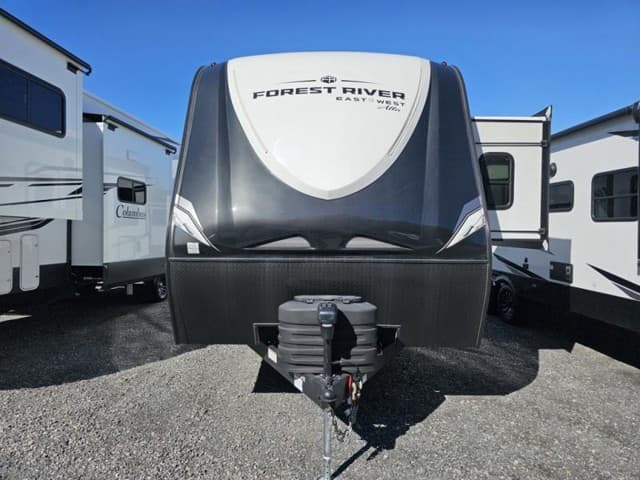 2026 East to West 2026 East to West Alta Toy Hauler - thumbnail 3