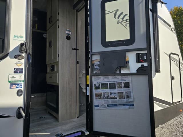 2026 East to West 2026 East to West Alta Toy Hauler - thumbnail 11