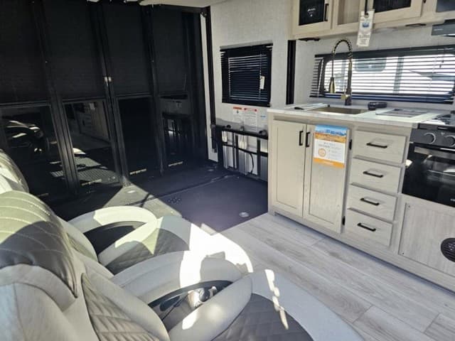 2026 East to West 2026 East to West Alta Toy Hauler - thumbnail 12