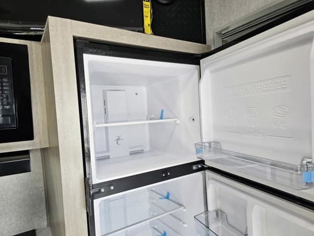 2026 East to West 2026 East to West Alta Toy Hauler - thumbnail 25