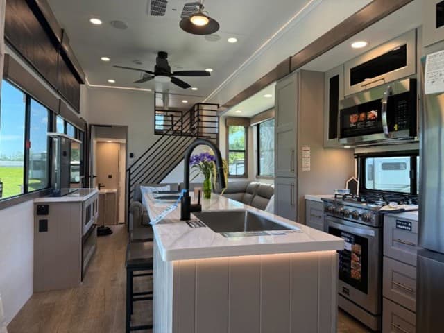 2026 Alliance RV 2026 Alliance RV Benchmark - thumbnail 4