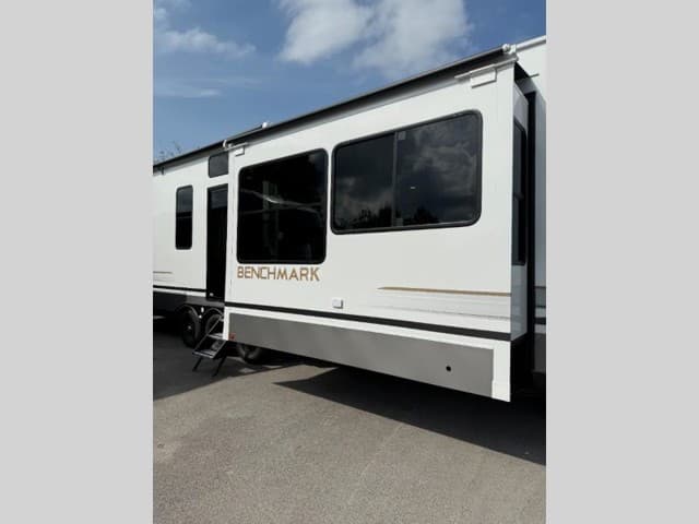 2026 Alliance RV 2026 Alliance RV Benchmark - thumbnail 4