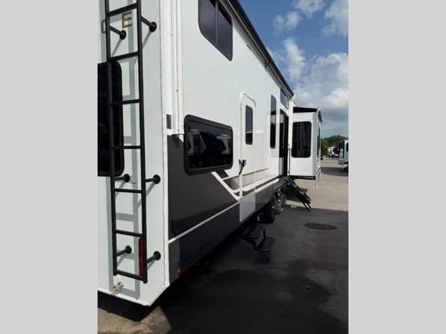 2026 Alliance RV 2026 Alliance RV Benchmark - thumbnail 6