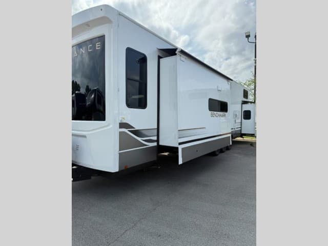 2026 Alliance RV 2026 Alliance RV Benchmark - thumbnail 11