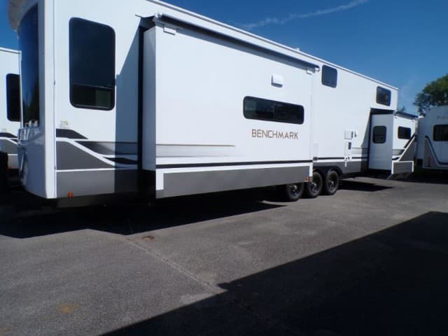 2026 Alliance RV 2026 Alliance RV Benchmark - thumbnail 5
