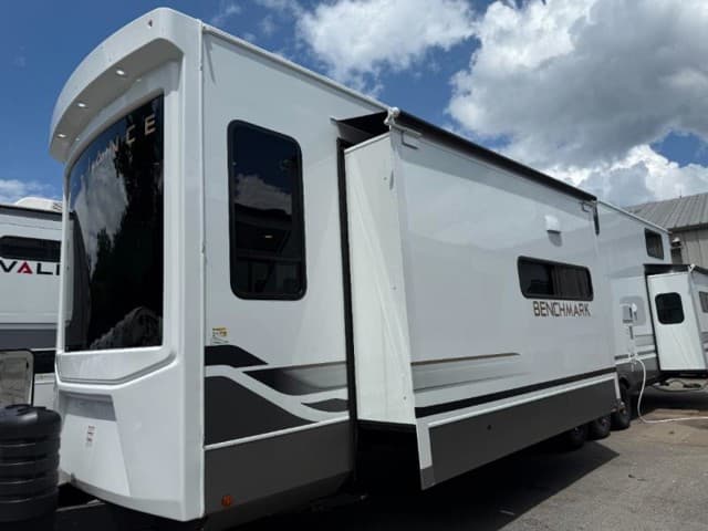 2026 Alliance RV 2026 Alliance RV Benchmark - thumbnail 4