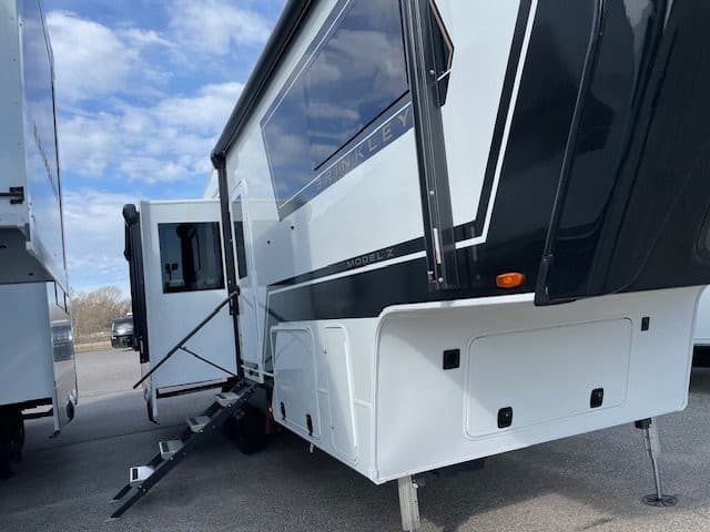 2026 Brinkley RV 2026 Brinkley RV Model Z - thumbnail 4