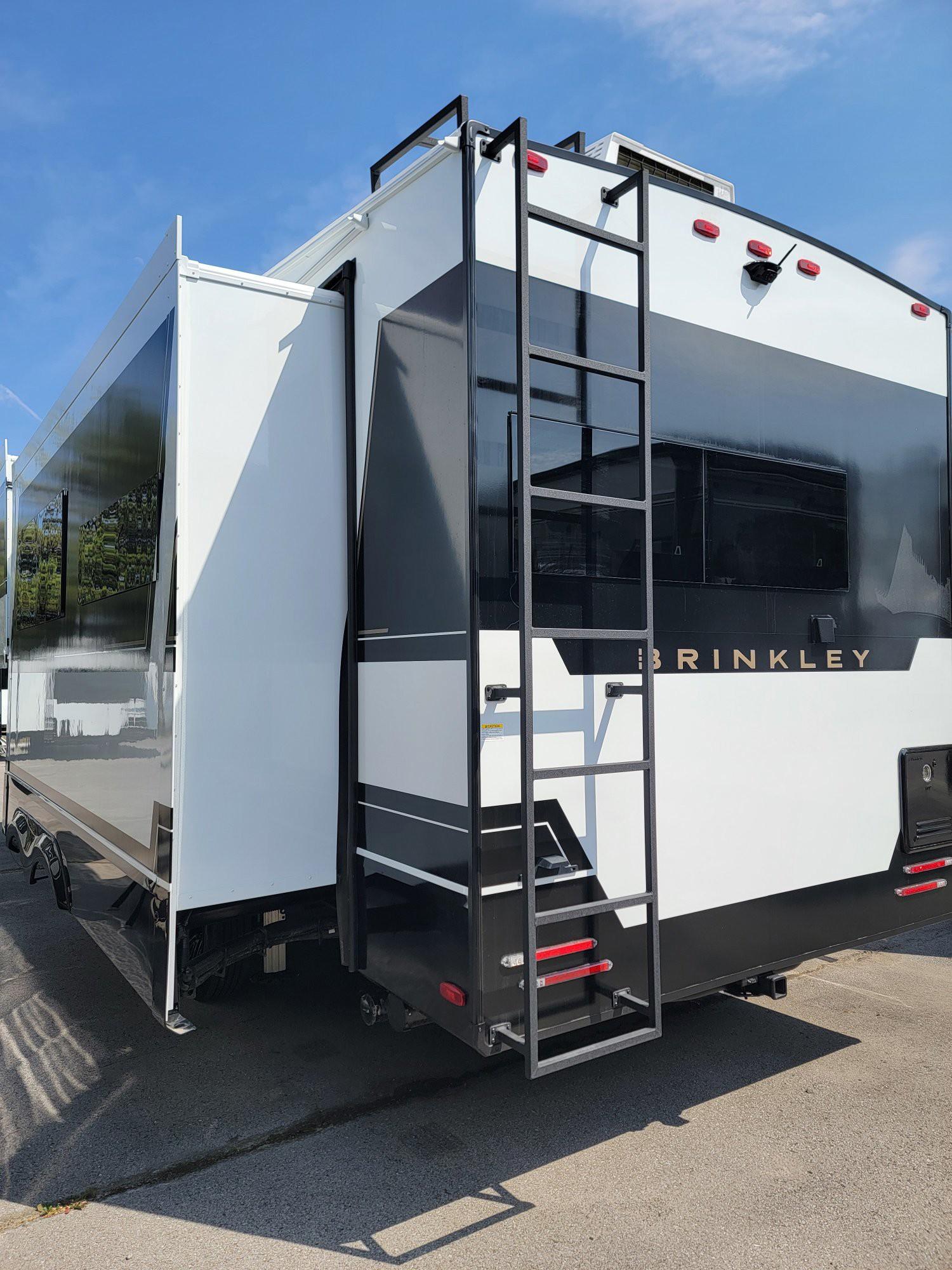 2026 Brinkley 2026 Brinkley Model Z - thumbnail 4