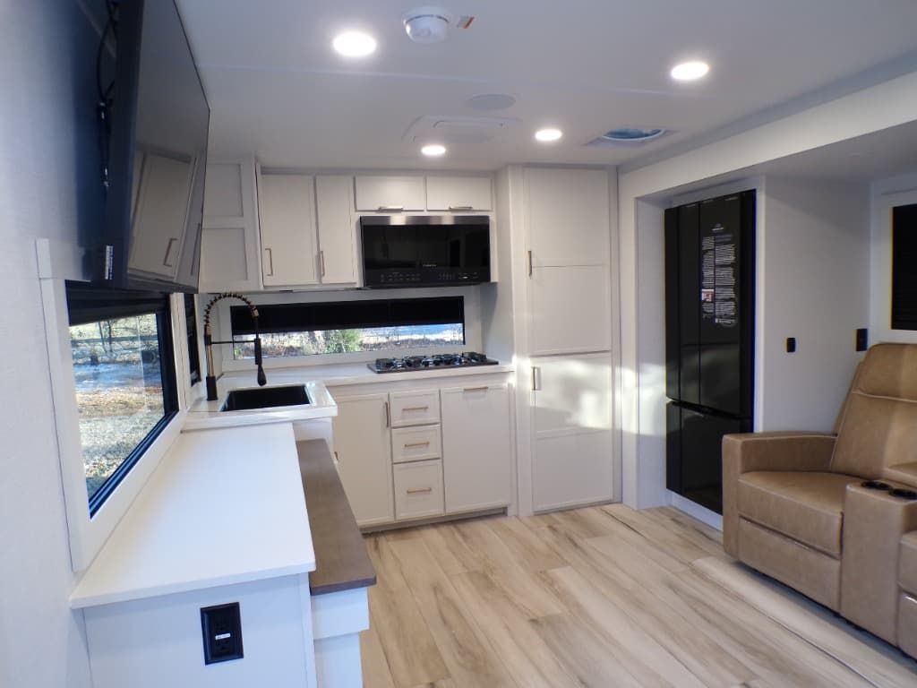 2026 Brinkley RV 2026 Brinkley RV Model I - thumbnail 10