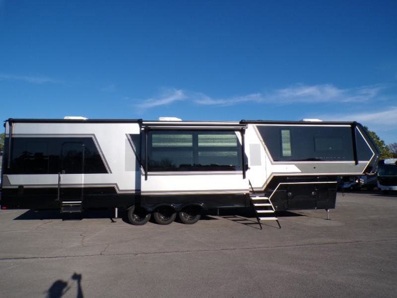 2026 Brinkley 2026 Brinkley Model G - thumbnail 6