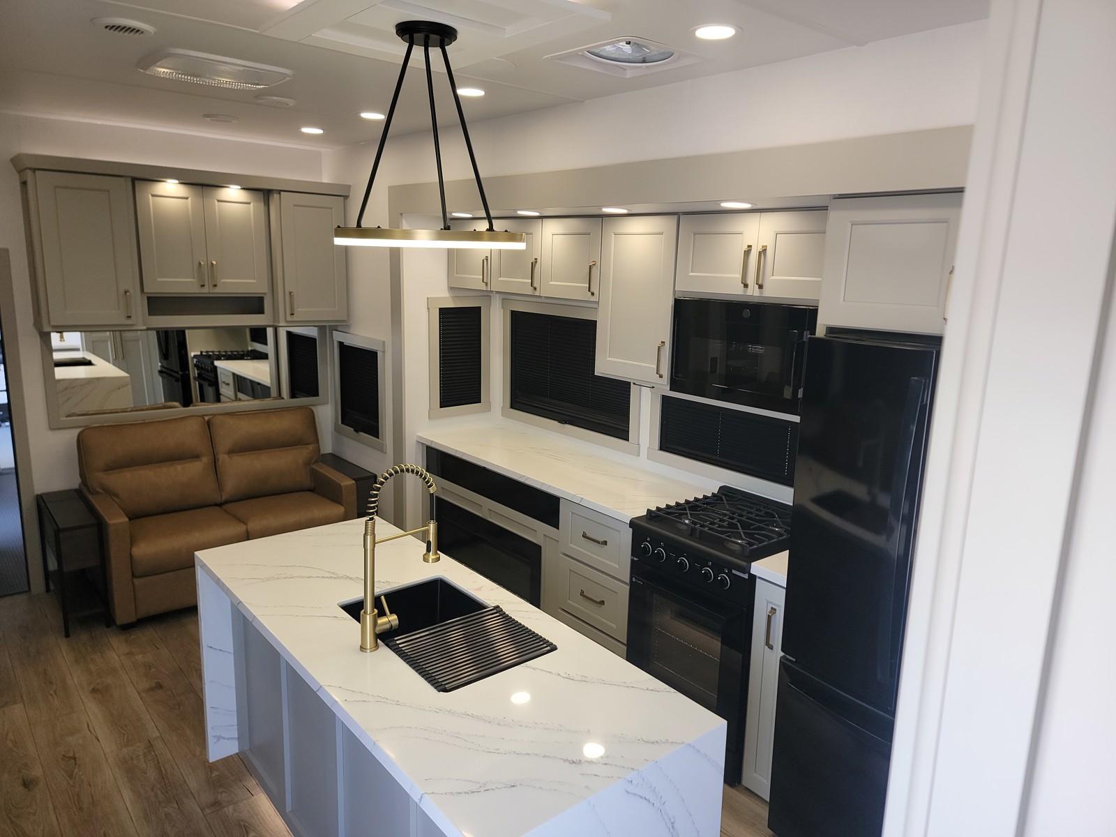 2026 Brinkley 2026 Brinkley Model G - thumbnail 10