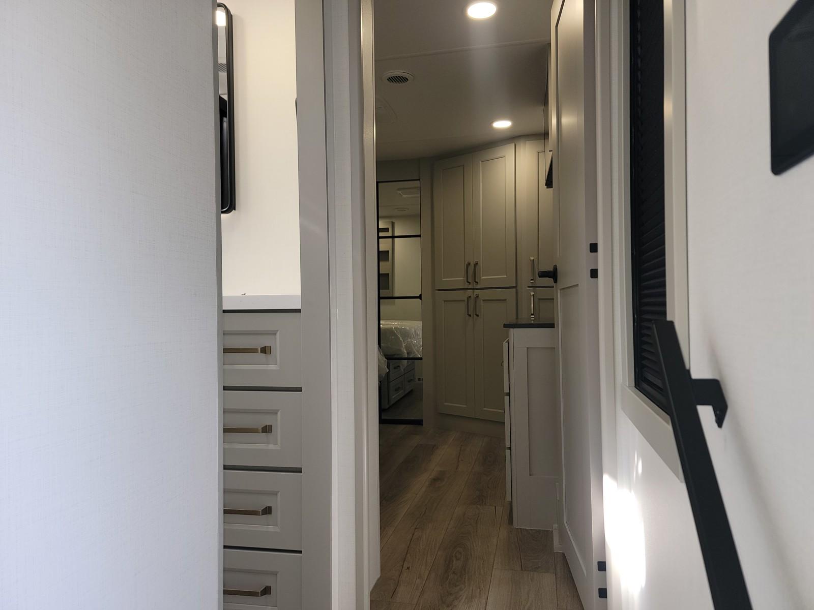 2026 Brinkley 2026 Brinkley Model G - thumbnail 38