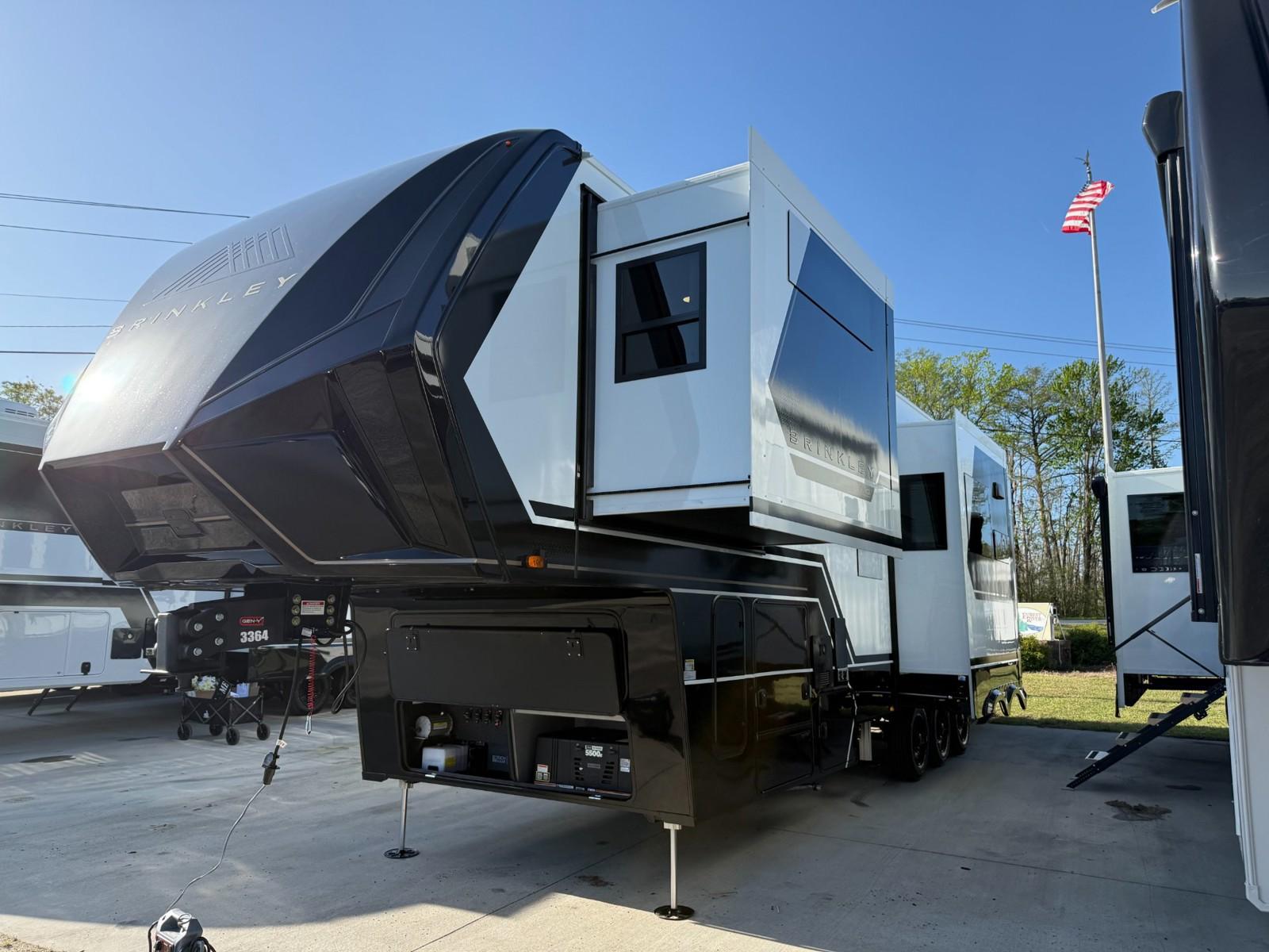 2026 Brinkley RV 2026 Brinkley RV Model G - thumbnail 4
