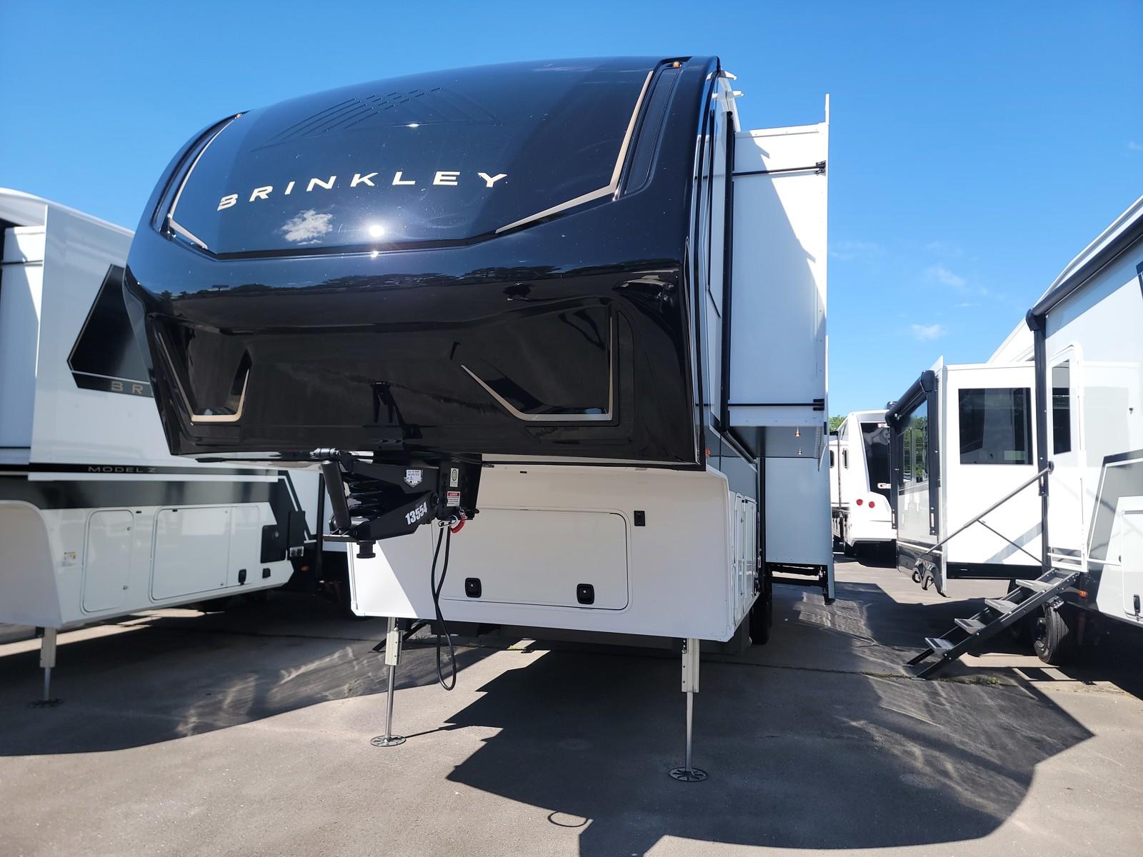 2027 Brinkley 2027 Brinkley Model Z - thumbnail 3