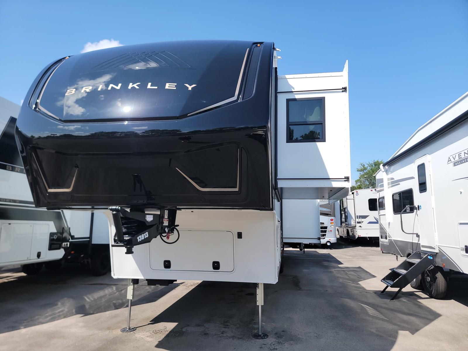 2027 Brinkley 2027 Brinkley Model Z - thumbnail 3