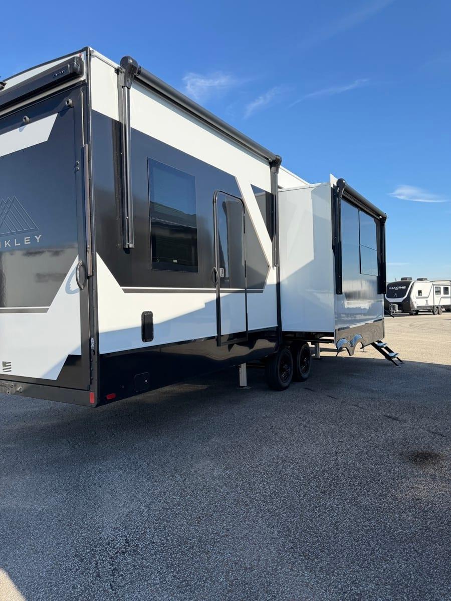 2027 Brinkley RV 2027 Brinkley RV Model Gx - thumbnail 9
