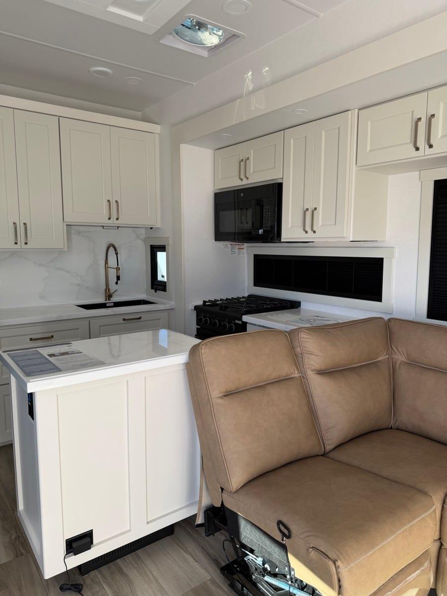 2027 Brinkley RV 2027 Brinkley RV Model Gx - thumbnail 11