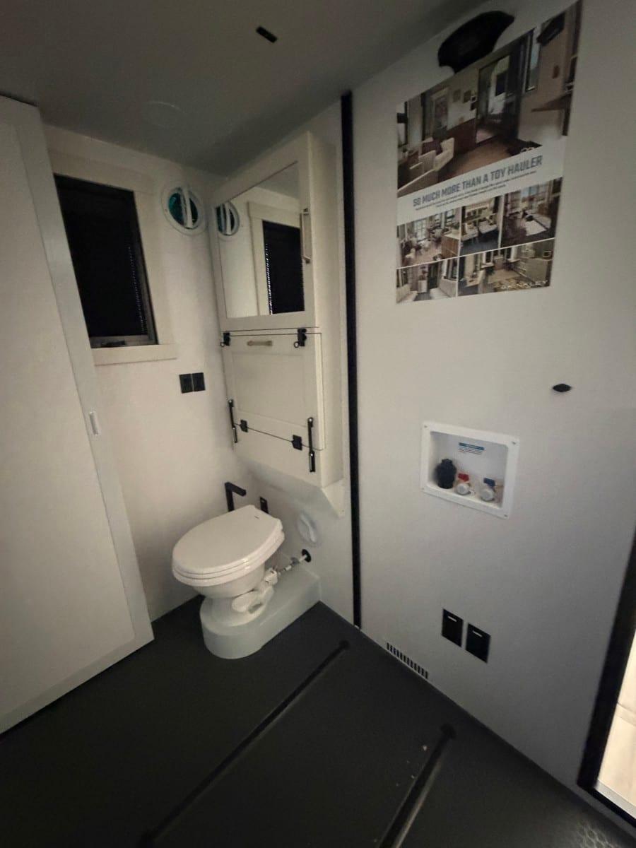 2027 Brinkley RV 2027 Brinkley RV Model Gx - thumbnail 19
