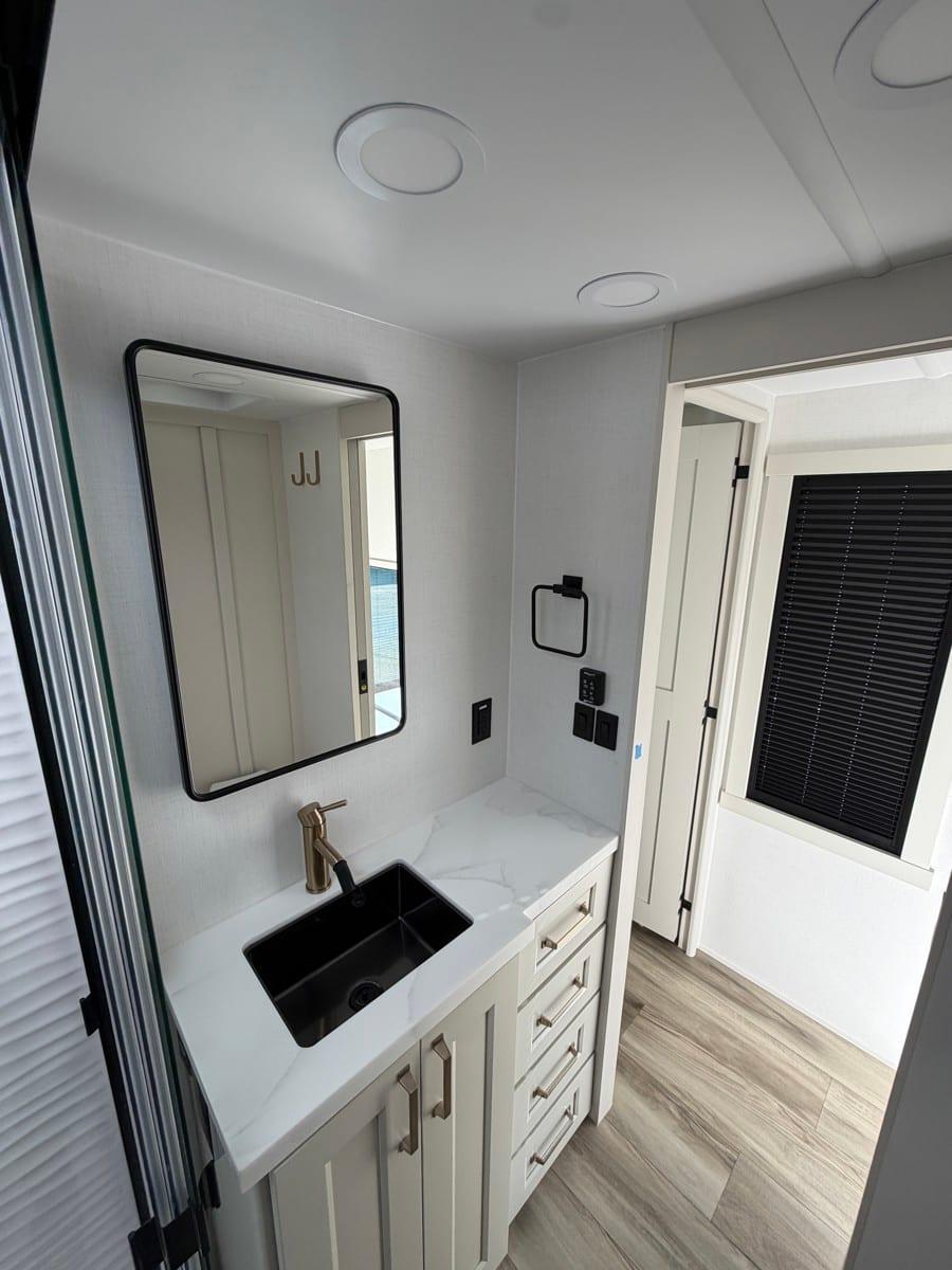 2027 Brinkley RV 2027 Brinkley RV Model Gx - thumbnail 25