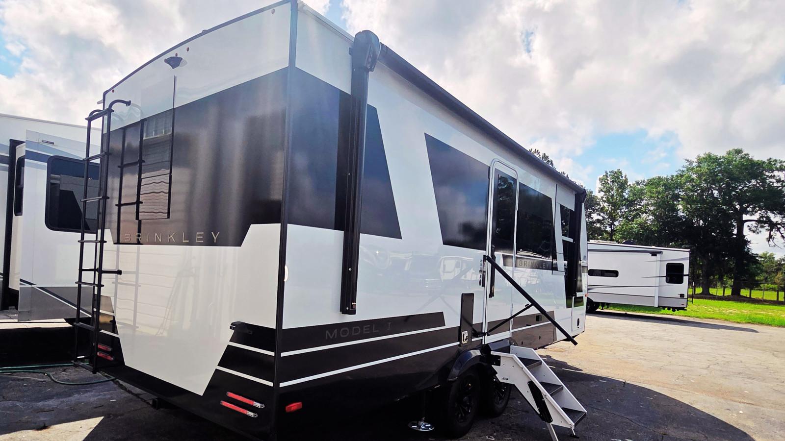 2027 Brinkley RV 2027 Brinkley RV Model I - thumbnail 3