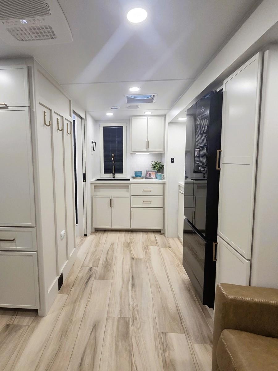 2027 Brinkley RV 2027 Brinkley RV Model I - thumbnail 9