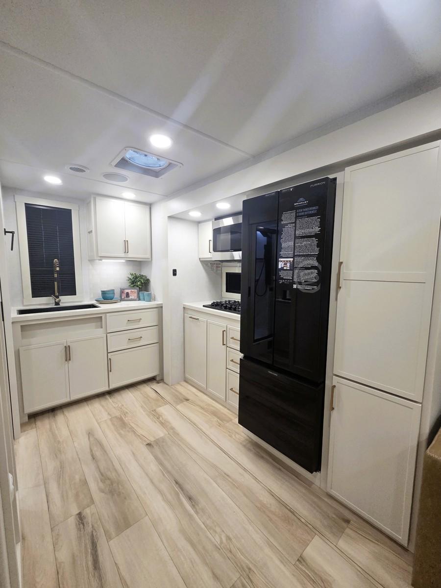 2027 Brinkley RV 2027 Brinkley RV Model I - thumbnail 10