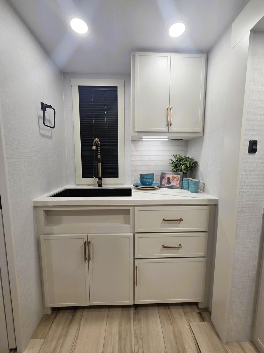 2027 Brinkley RV 2027 Brinkley RV Model I - thumbnail 12