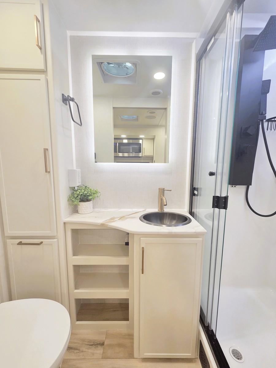 2027 Brinkley RV 2027 Brinkley RV Model I - thumbnail 15