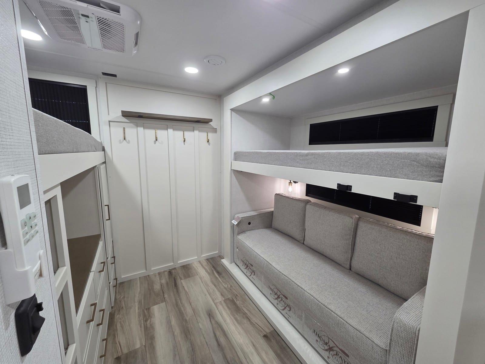 2027 Brinkley 2027 Brinkley Model Z Air - thumbnail 10