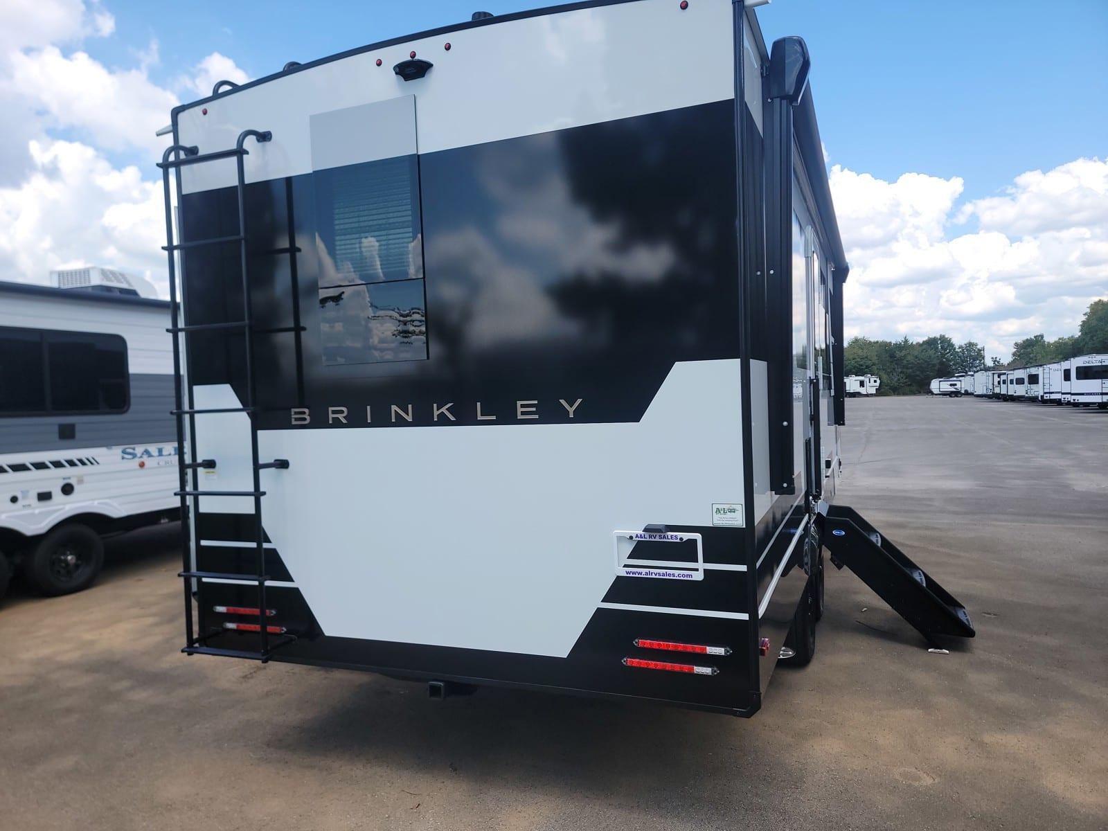 2027 Brinkley 2027 Brinkley Model I - thumbnail 5