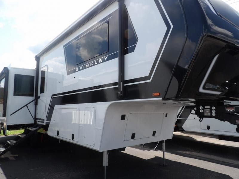 2026 Brinkley 2026 Brinkley Model Z - thumbnail 5