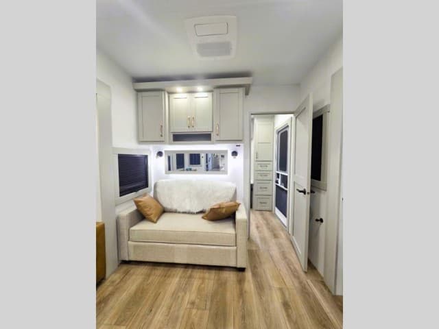 2026 Brinkley 2026 Brinkley Model Z - thumbnail 9