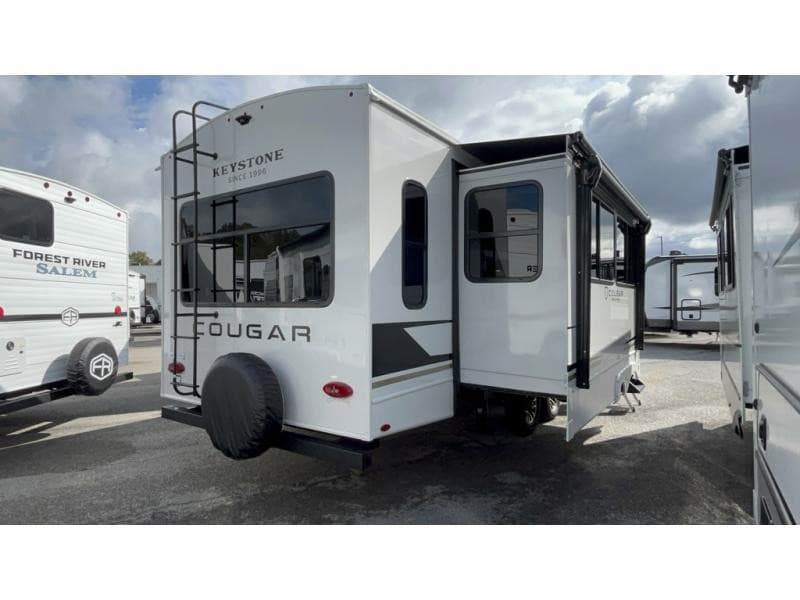 2026 Keystone 2026 Keystone Cougar Half Ton - thumbnail 3