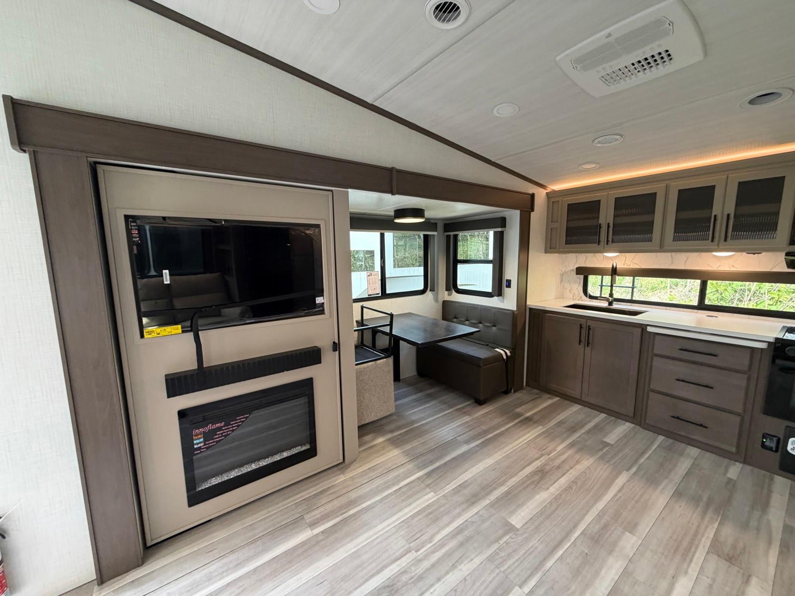 2026 Keystone RV 2026 Keystone RV Cougar Half Ton - thumbnail 8