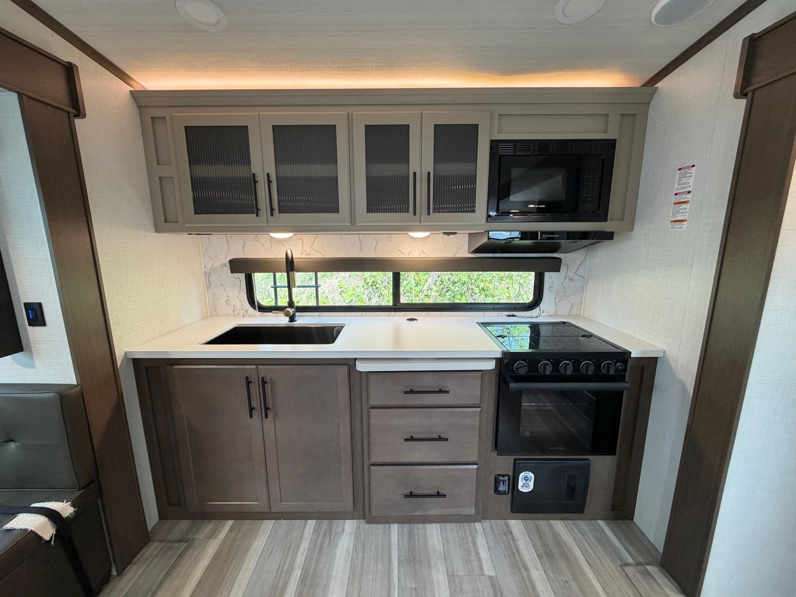 2026 Keystone RV 2026 Keystone RV Cougar Half Ton - thumbnail 9