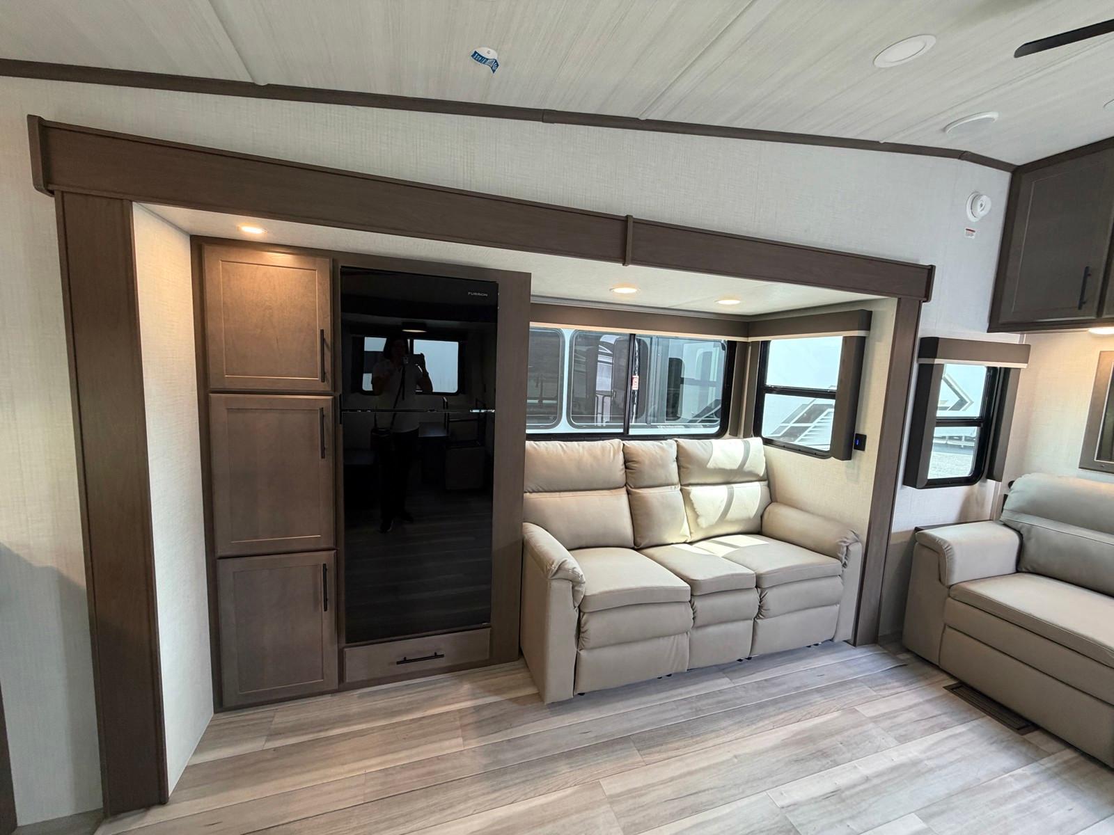 2026 Keystone RV 2026 Keystone RV Cougar Half Ton - thumbnail 10