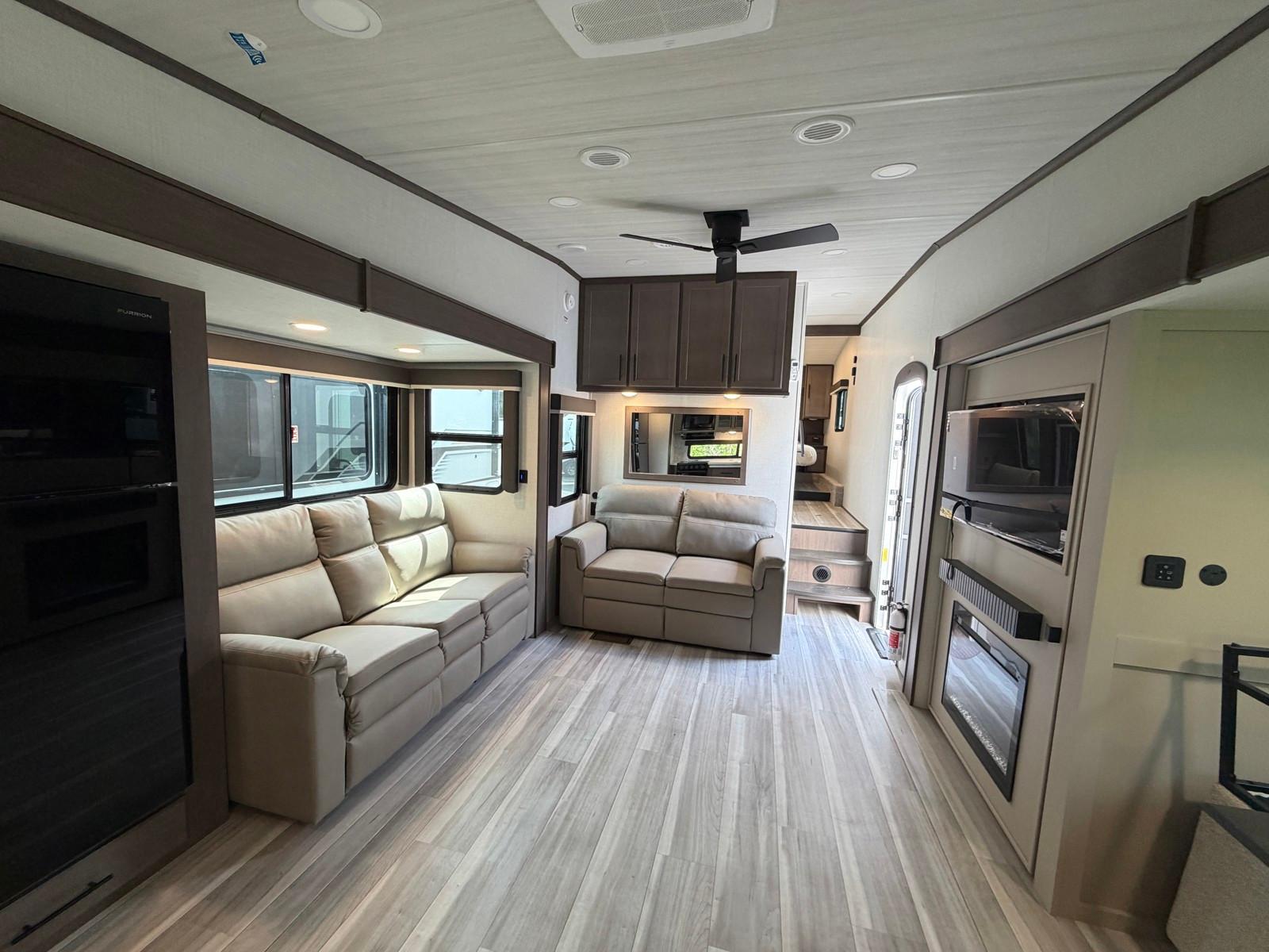 2026 Keystone RV 2026 Keystone RV Cougar Half Ton - thumbnail 11