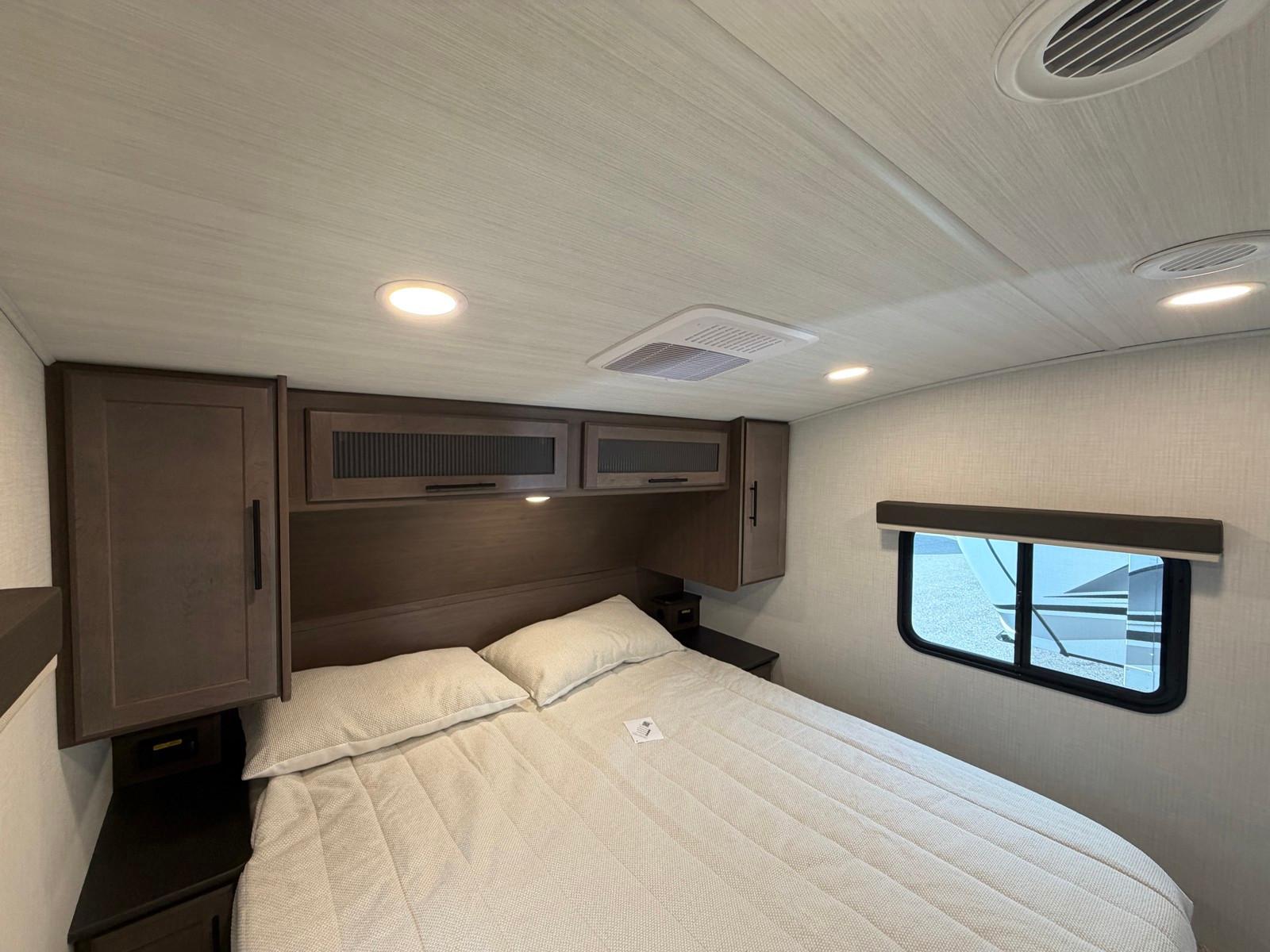 2026 Keystone RV 2026 Keystone RV Cougar Half Ton - thumbnail 16