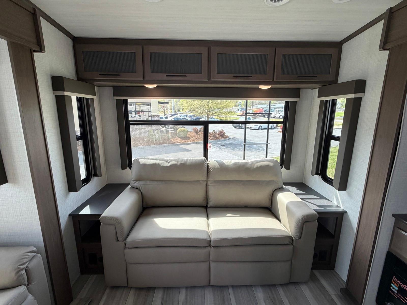 2026 Keystone RV 2026 Keystone RV Cougar Half Ton - thumbnail 9