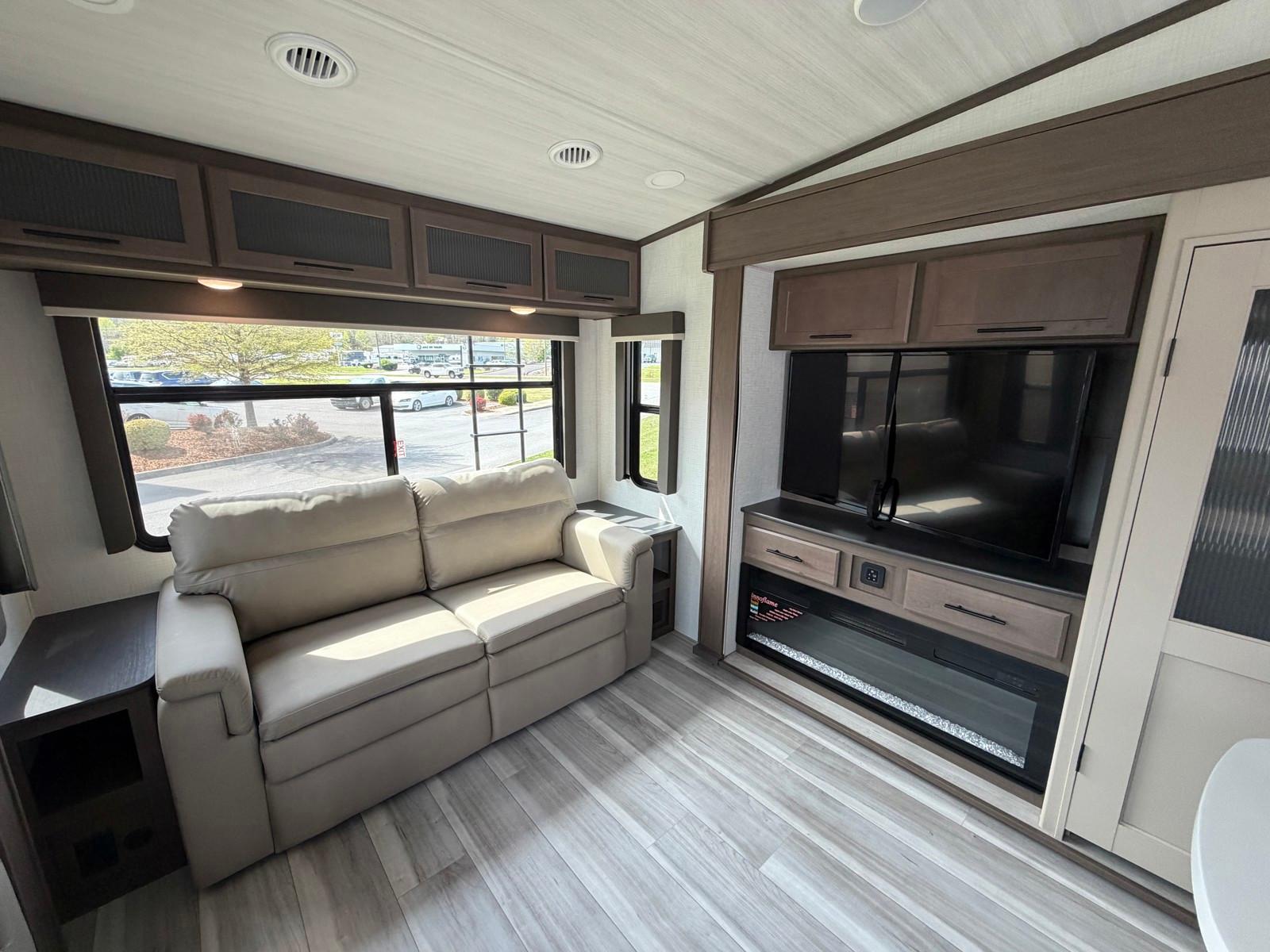 2026 Keystone RV 2026 Keystone RV Cougar Half Ton - thumbnail 10