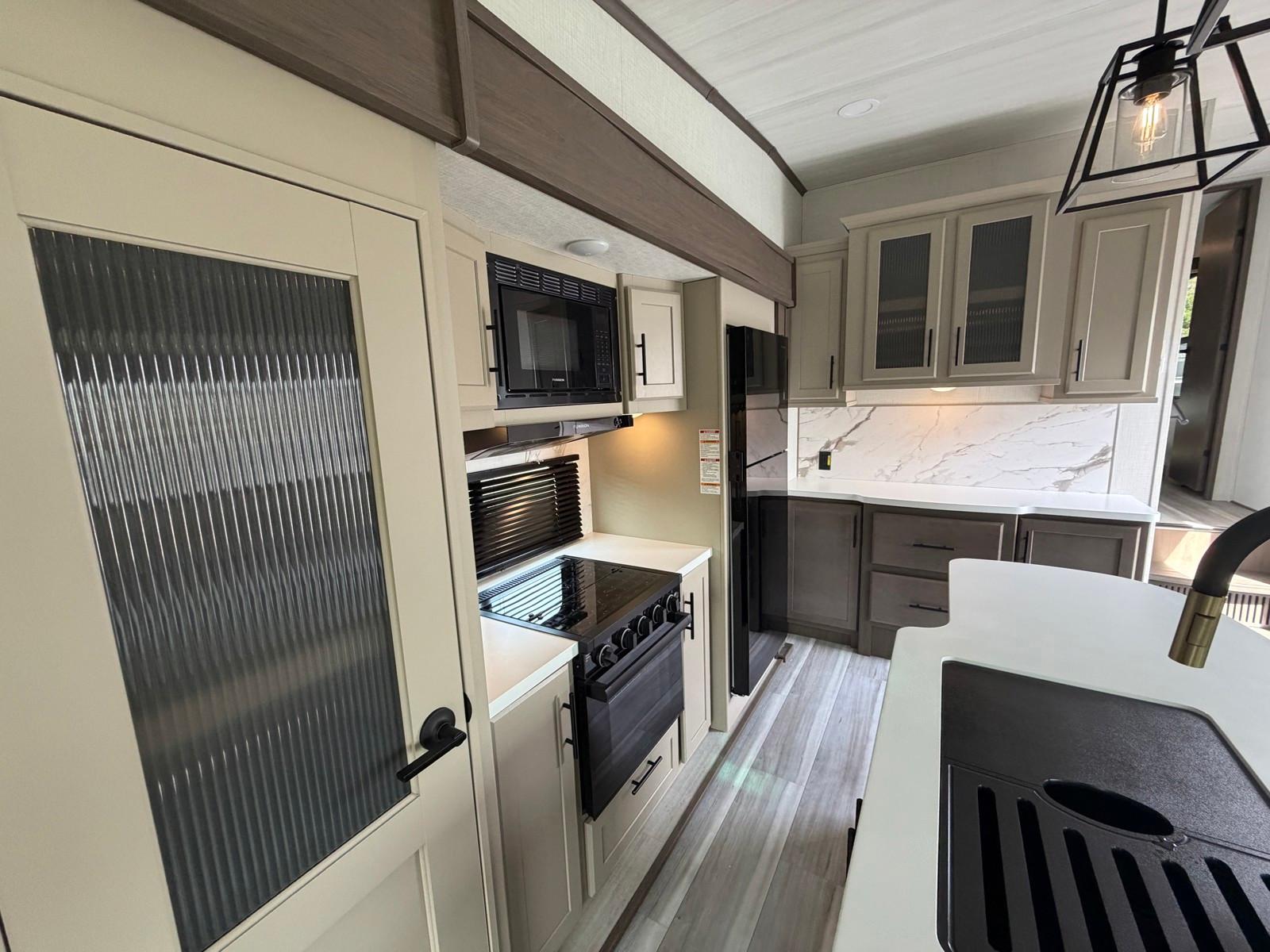 2026 Keystone RV 2026 Keystone RV Cougar Half Ton - thumbnail 12