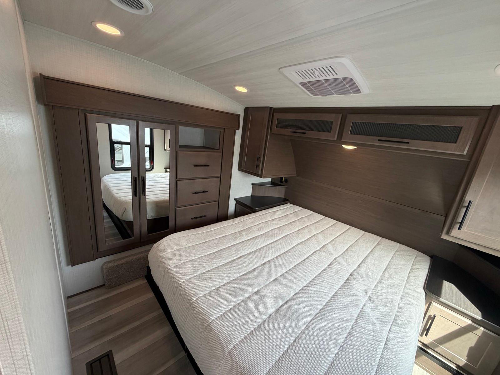 2026 Keystone RV 2026 Keystone RV Cougar Half Ton - thumbnail 16